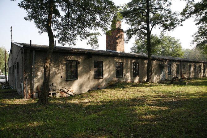 GLEIWITZ III_barrack for prizoners.jpg